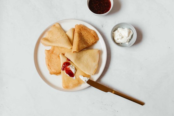 How do you prepare a classic russian blini?